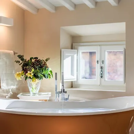 The Duchess Chambers, The Luxury Grand 3 Bedrooms Apartment Lucca