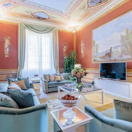 The Duchess Chambers, The Luxury Grand 3 Bedrooms Apartment Lucca